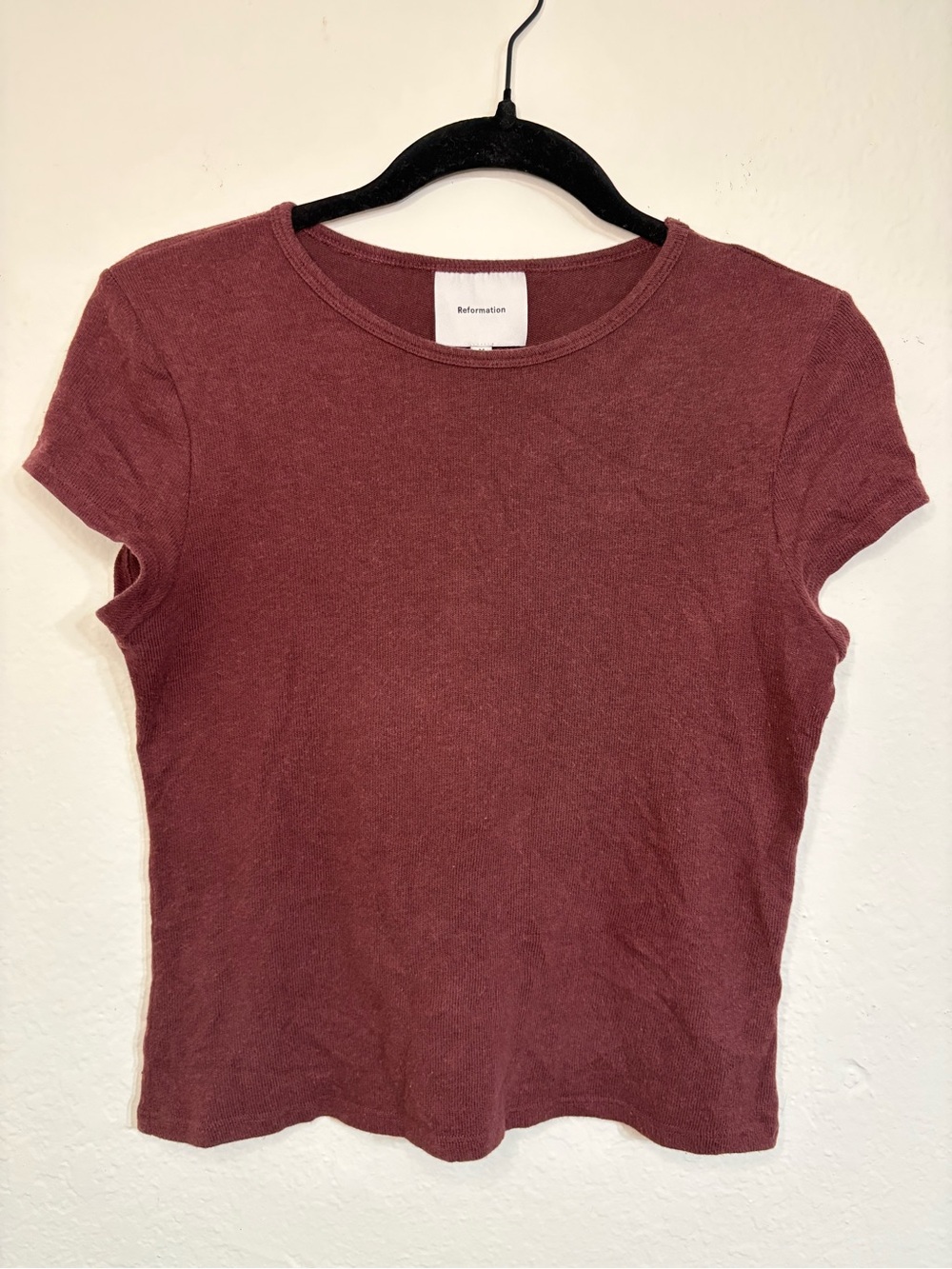 Reformation Short Sleeve Talia Tee in a brown / maroon color size medium